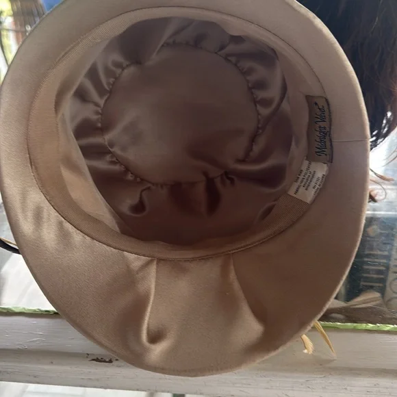 Midnight velvet Vintage brown tan and beige hat with feathers 🪶 - Picture 6 of 6